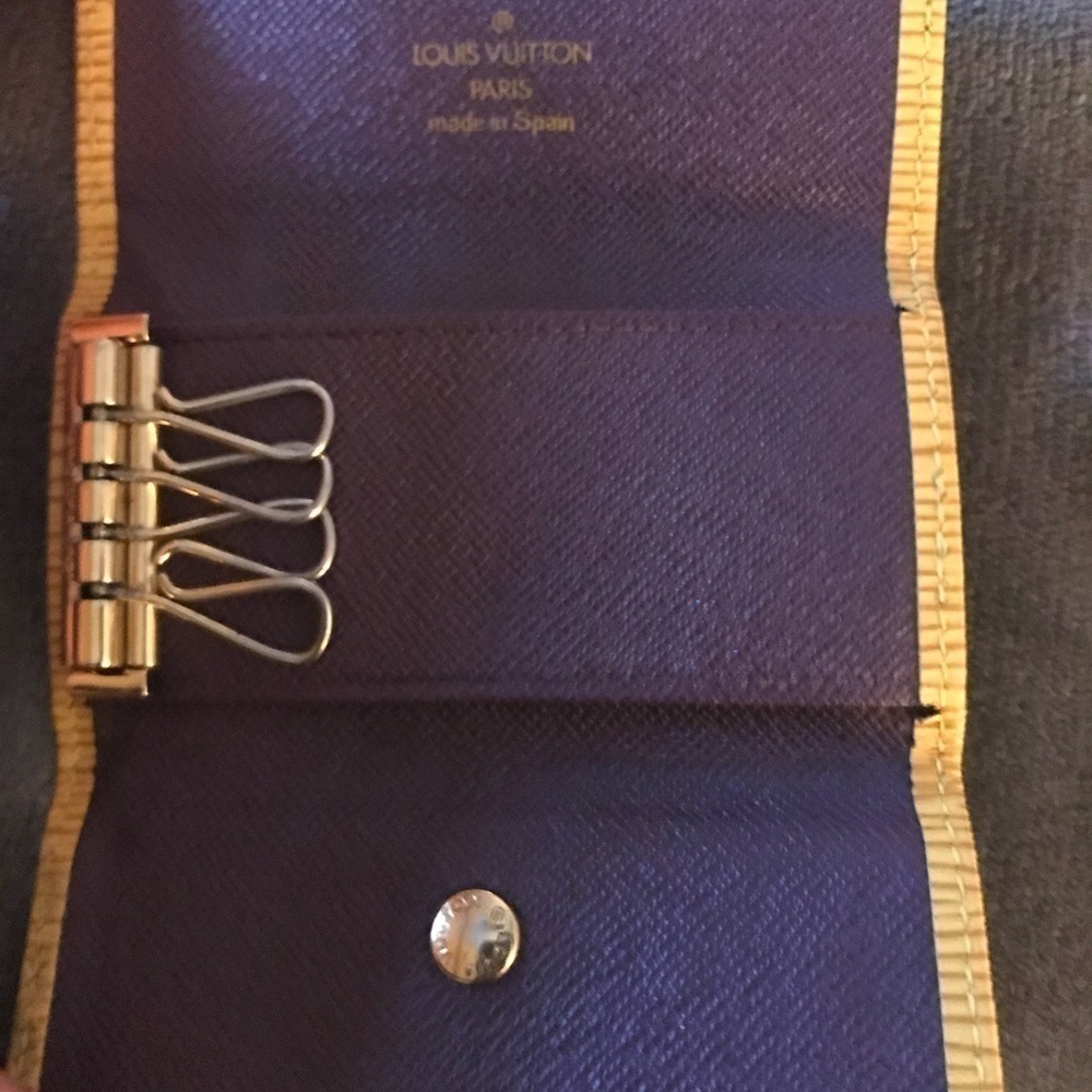 Louis Vuitton Key Case Multicles4​​​​​​​​​​​​​​​​​​​​​​​​​​​​ - Picture 4 of 4